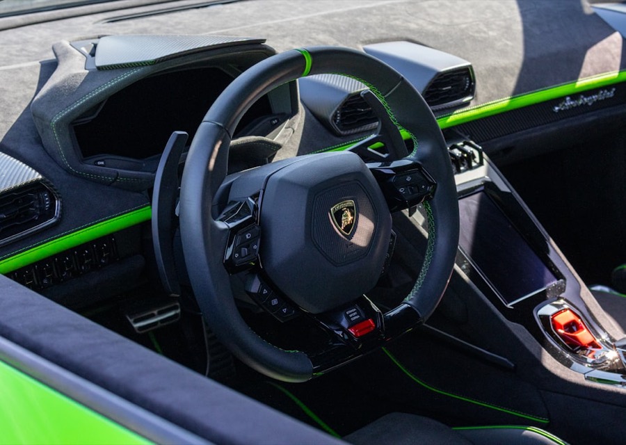 Cockpit · 6,240 km